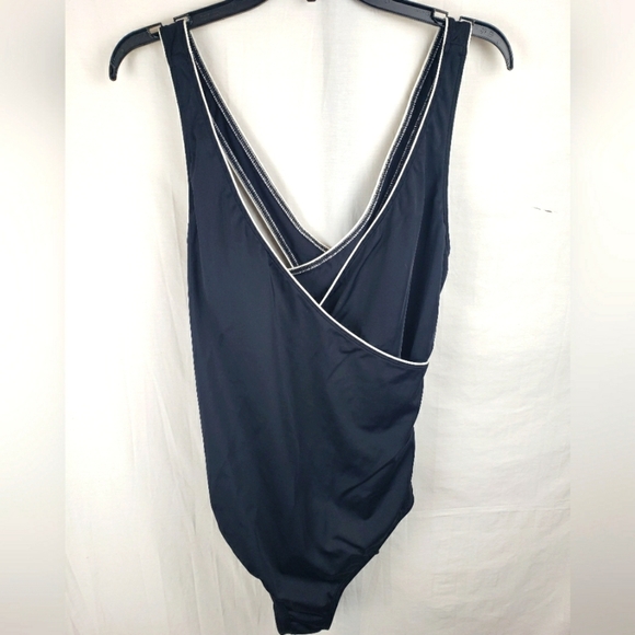 Speedo Black with Silver Logo Crisscross Back One Piece Swimsuit Sz 18 - Picture 1 of 5